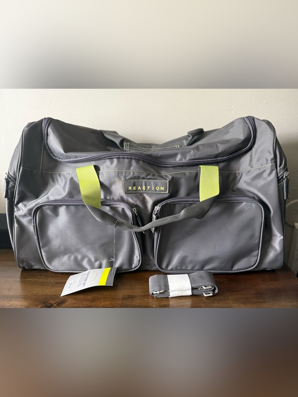 Kenneth Cole Reaction Duffle Large Gym Tote Gray Grey Bag Zipper Green Durable